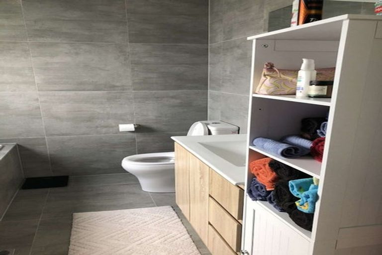 Photo of property in 8/4 Edgerton Road, Te Atatu Peninsula, Auckland, 0610