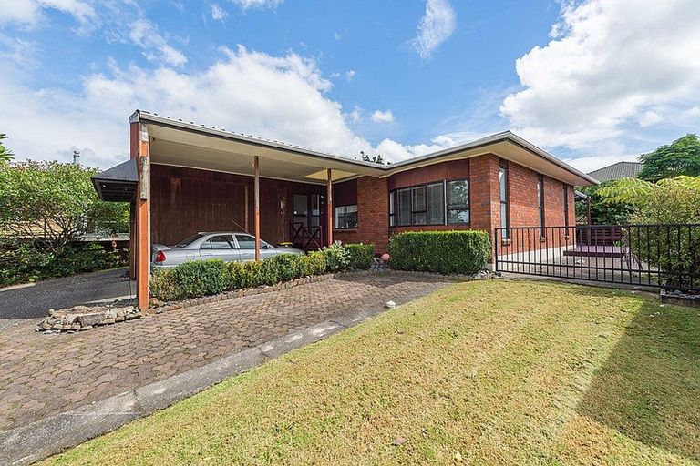Photo of property in 35 Matua Road, Huapai, Kumeu, 0810