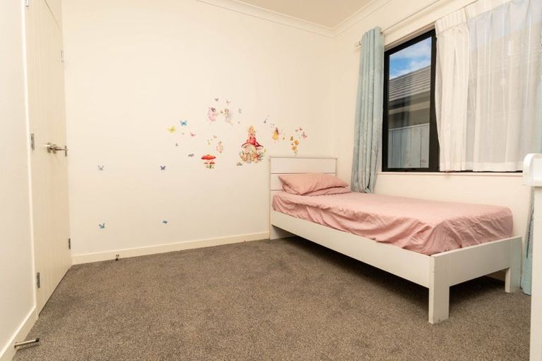 Photo of property in 15 Kuinga Street, Wainui, 0932