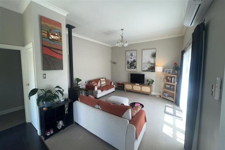 Photo of property in 14 Queenwood Road, Levin, 5510