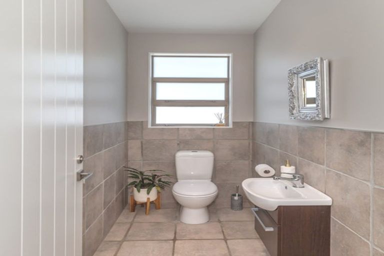 Photo of property in 205 Muhunoa Road East, Ohau, Levin, 5570