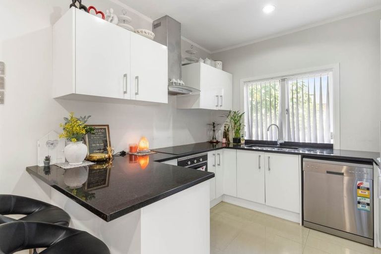 Photo of property in 2/13 Templeton Place, Clendon Park, Auckland, 2103