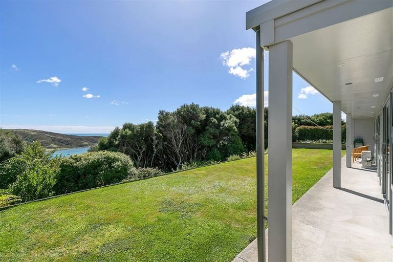 Photo of property in 21 Seascape View, Paremata, Porirua, 5024
