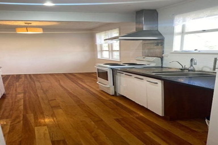 Photo of property in 115 View Road, Sunnyvale, Auckland, 0612