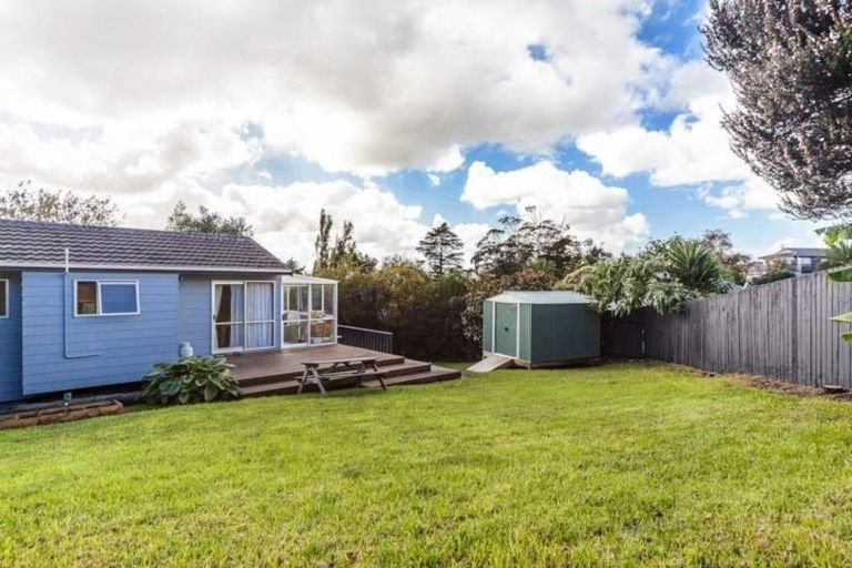 Photo of property in 8 Arde Place, Massey, Auckland, 0614