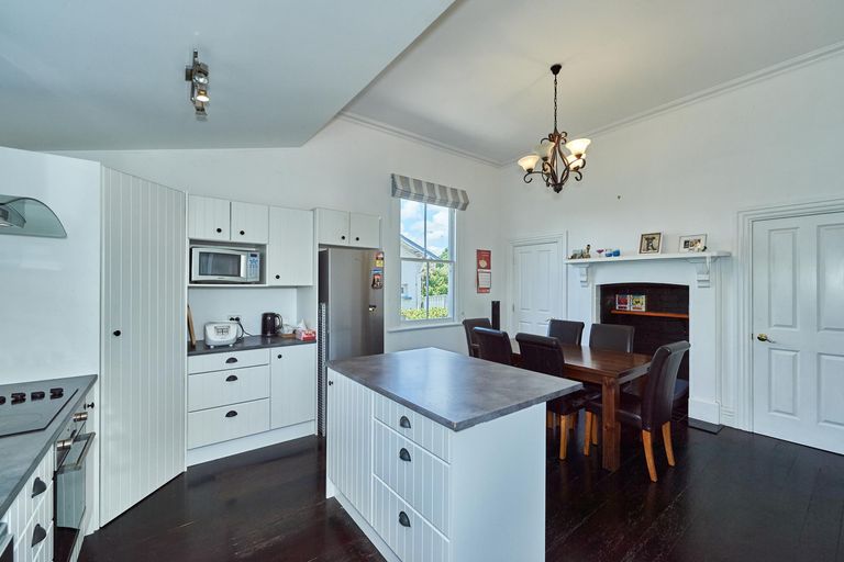 Photo of property in 11 Limbrick Street, Terrace End, Palmerston North, 4410