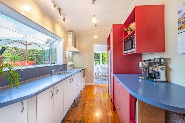 Photo of property in 54 Poto Road, Normandale, Lower Hutt, 5010