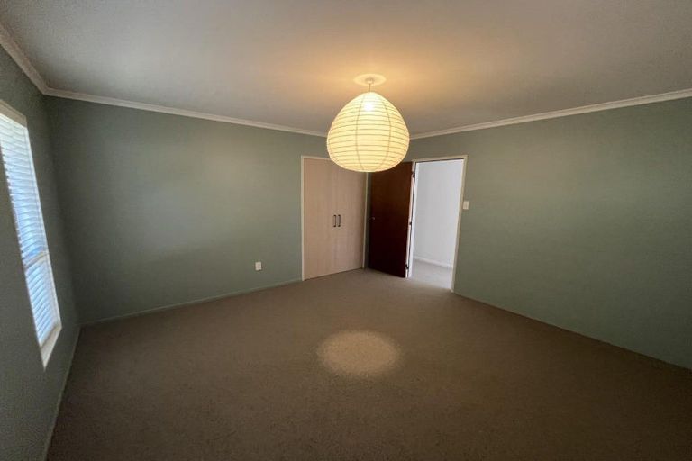Photo of property in 15 Sequoia Grove, Merrilands, New Plymouth, 4312