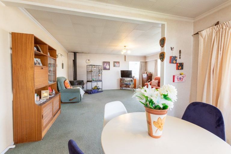 Photo of property in 5 Gladstone Street, Dannevirke, 4930