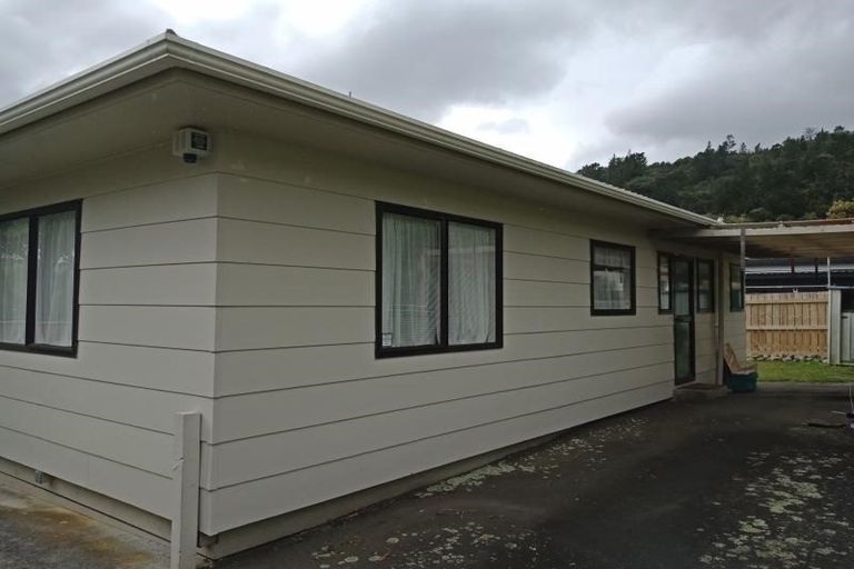 Photo of property in 16a Kairimu Street, Stokes Valley, Lower Hutt, 5019