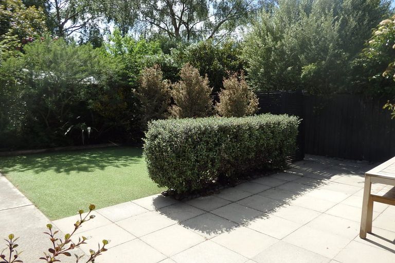 Photo of property in 1/12 Glenharrow Avenue, Avonhead, Christchurch, 8042