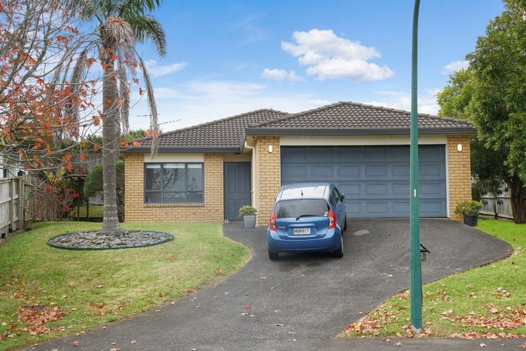 Photo of property in 12 Ginders Drive, Massey, Auckland, 0614