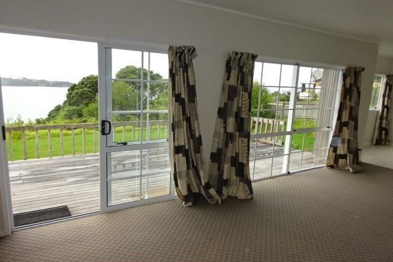 Photo of property in 83 Tiri Road, Tindalls Beach, Whangaparaoa, 0930
