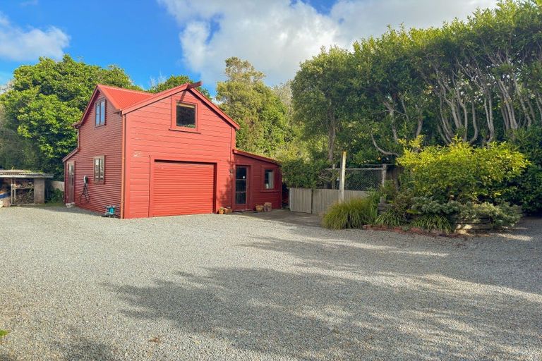 Photo of property in 6 Ngaio Gorge Road, Ngaio, Wellington, 6035