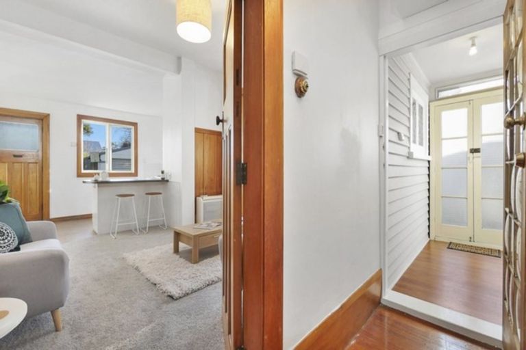 Photo of property in 35 Woodville Street, Edgeware, Christchurch, 8013