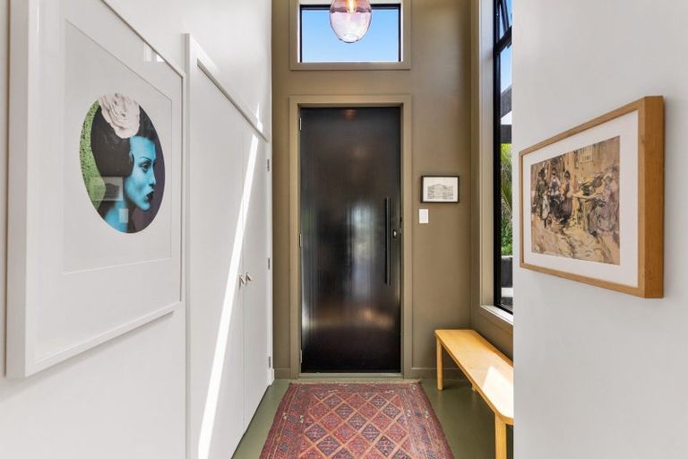 Photo of property in 1/14 Colonial Road, Birkenhead, Auckland, 0626