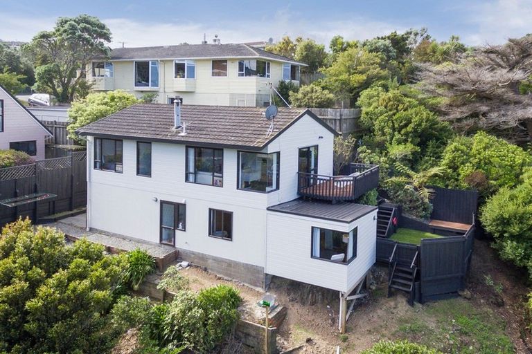 Photo of property in 25a Spenmoor Street, Newlands, Wellington, 6037