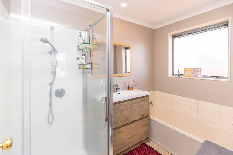 Photo of property in 8a Lloyd Drive, Nawton, Hamilton, 3200