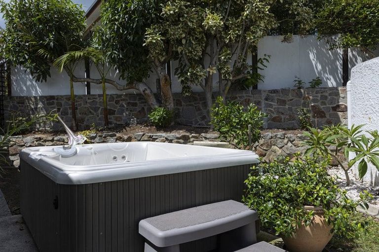 Photo of property in 46 Stratford Drive, Cable Bay, 0420