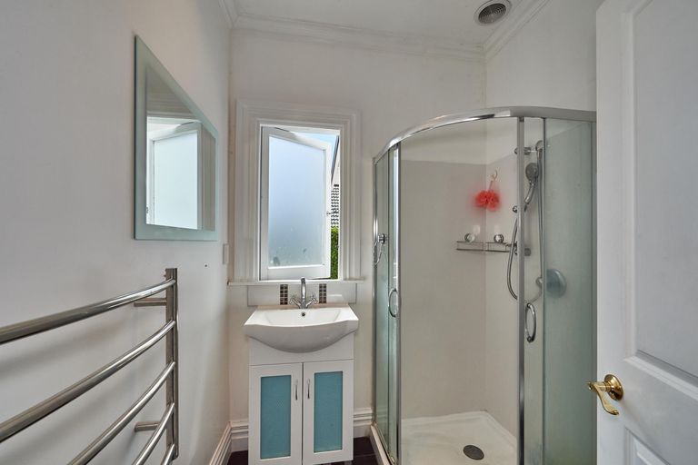 Photo of property in 11 Limbrick Street, Terrace End, Palmerston North, 4410