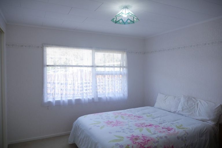 Photo of property in 6 Birdie Place, Red Beach, 0932