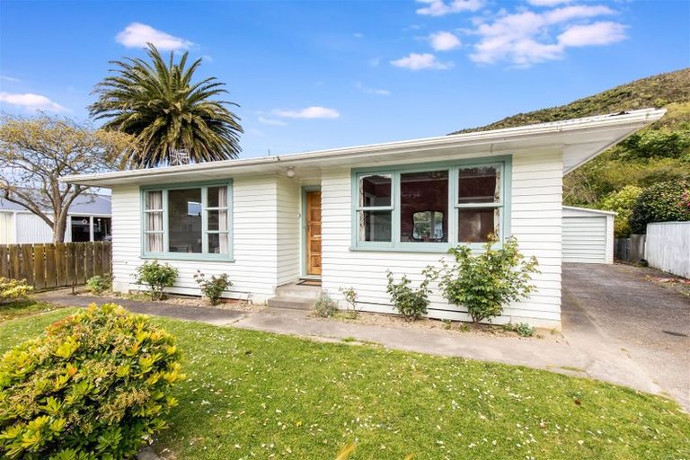 Photo of property in 41 Parenga Street, Wainuiomata, Lower Hutt, 5014