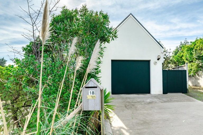 Photo of property in 18 Kohutuhutu Road, Raumati Beach, Paraparaumu, 5032