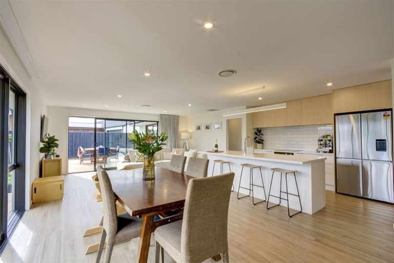 Photo of property in 19 Angus Place, Rangiora, 7400