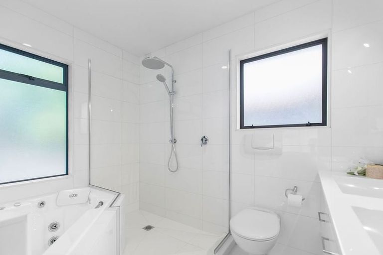 Photo of property in 80 Caribbean Drive, Unsworth Heights, Auckland, 0632