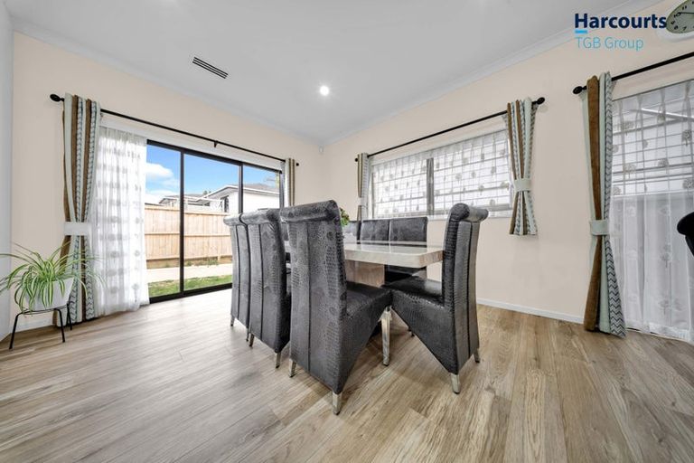 Photo of property in 6a Leven Lane, Totara Heights, Auckland, 2105