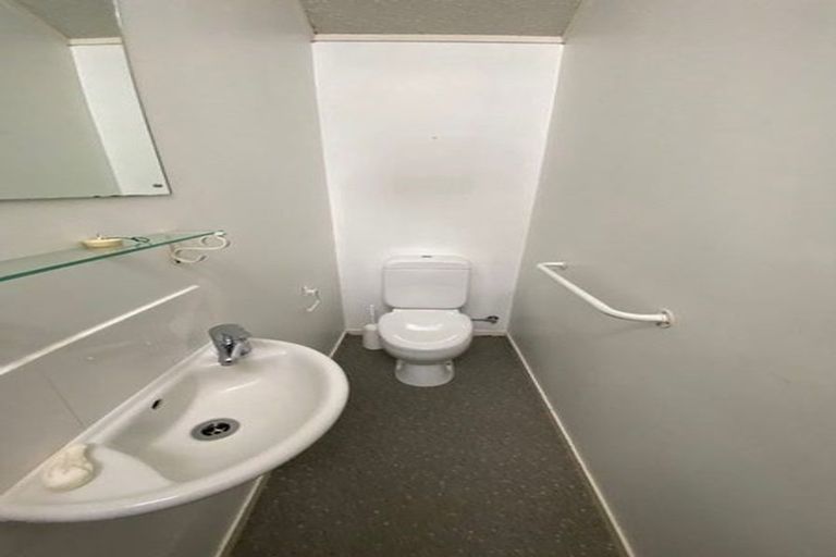 Photo of property in 1/36 Beechwood Road, Rothesay Bay, Auckland, 0630