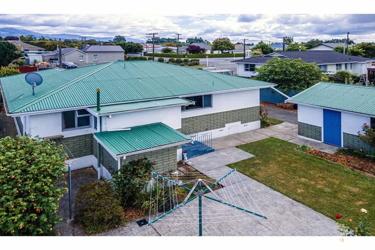 Photo of property in 1 Dixon Street, Waimate, 7924