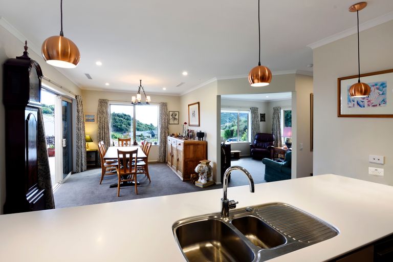 Photo of property in 19 Devenish Place, Atawhai, Nelson, 7010