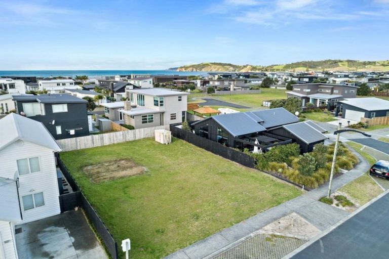 Photo of property in 13 Te Mana Street, Omaha, 0986