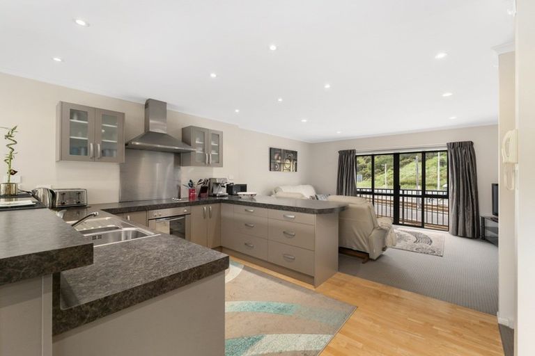 Photo of property in Te Kakariki Apartments, 6/6 Wellington Road, Paekakariki, 5034