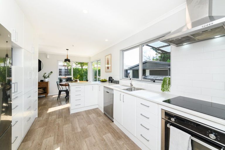 Photo of property in 16 Lane Place, Awapuni, Palmerston North, 4412