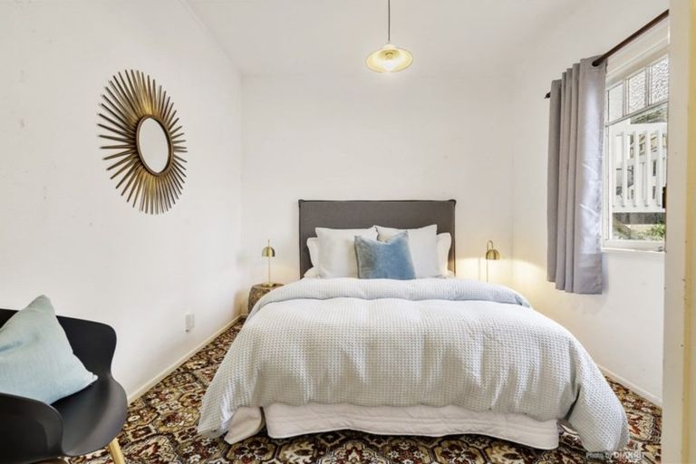 Photo of property in 1 Linwood Way, Island Bay, Wellington, 6023