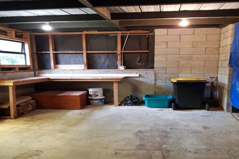 Photo of property in 99 Churton Drive, Churton Park, Wellington, 6037