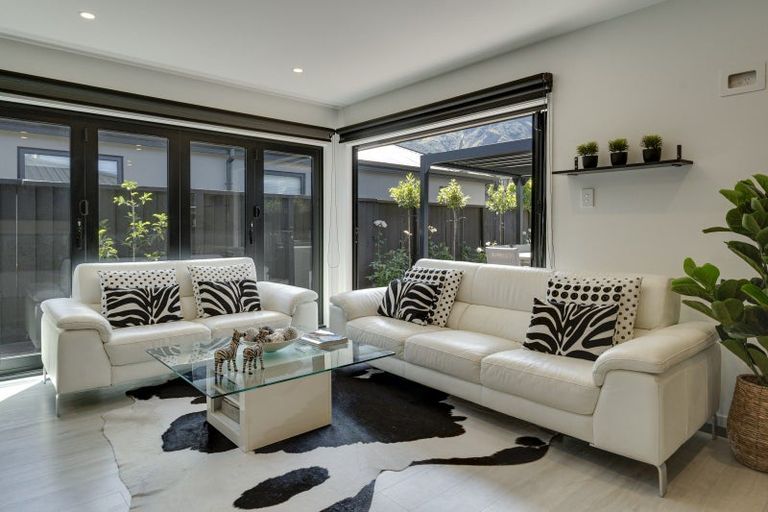 Photo of property in 13 Howden Drive, Jacks Point, 9371