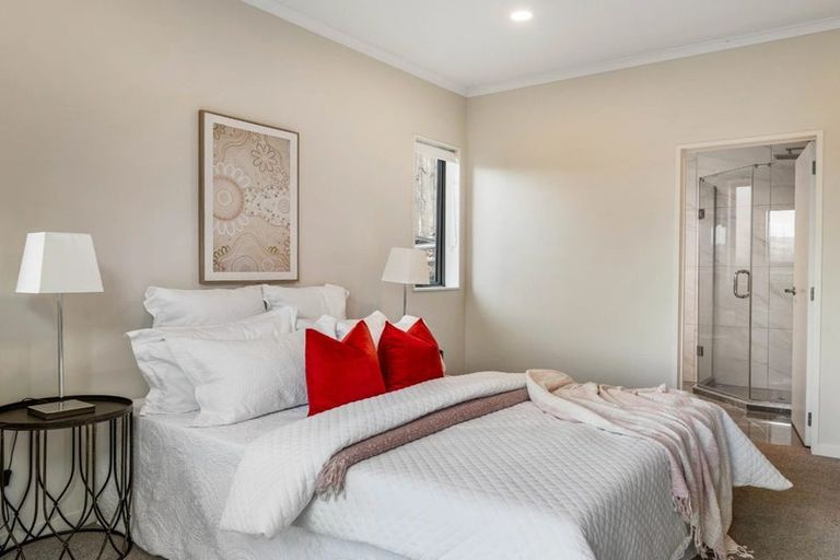 Photo of property in 9 James Elliot Way, Pokeno, 2402