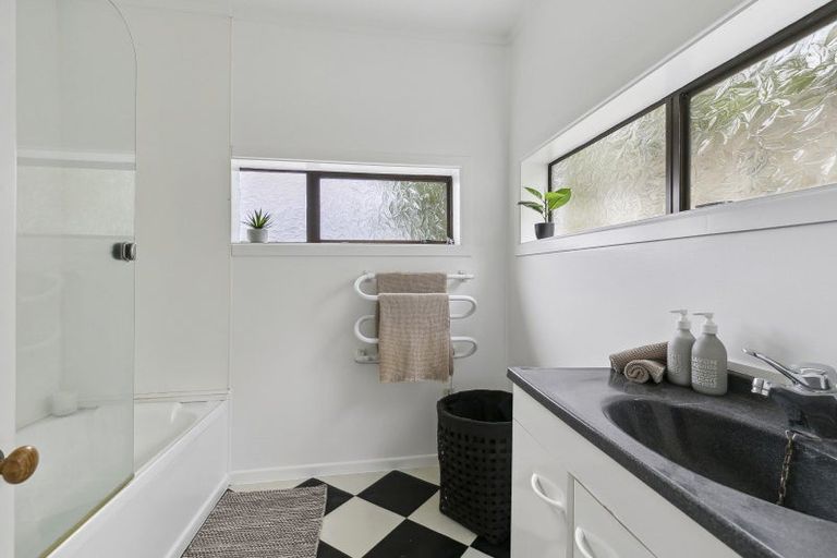 Photo of property in 5 Houghton Bay Road, Houghton Bay, Wellington, 6023