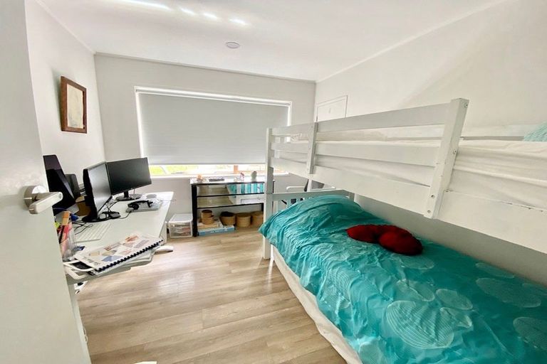 Photo of property in 34 Kelman Road, Kelston, Auckland, 0602