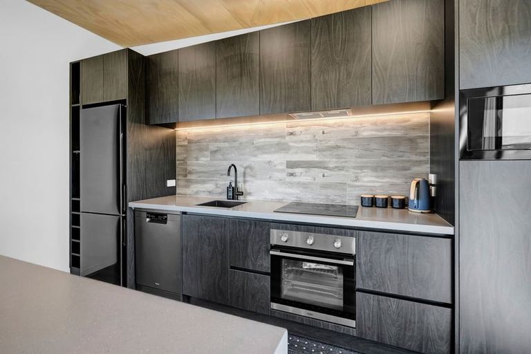 Photo of property in 21 Rosemount Road, Waverley, 4591