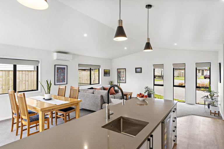 Photo of property in 17 Tarata Grove, Lansdowne, Masterton, 5810