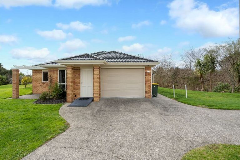 Photo of property in 43 Sovereign Isle Lane, Rototuna, Hamilton, 3210