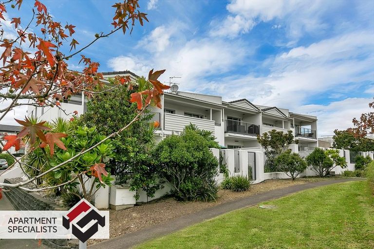 Photo of property in 7e/60 Masons Road, Oteha, Auckland, 0632