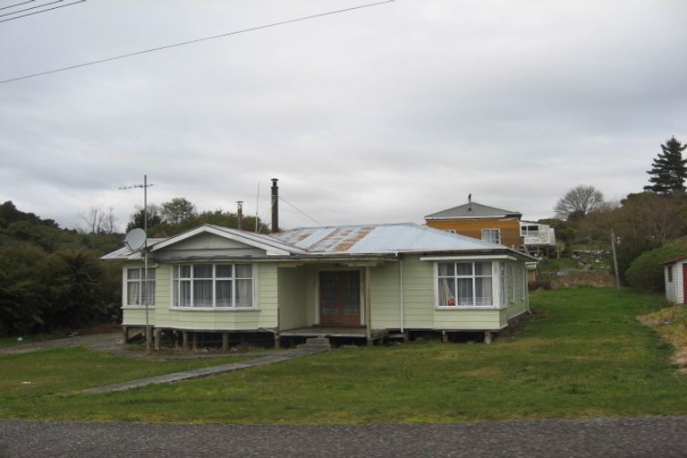 Photo of property in 11 Railway Terrace, Runanga, 7803