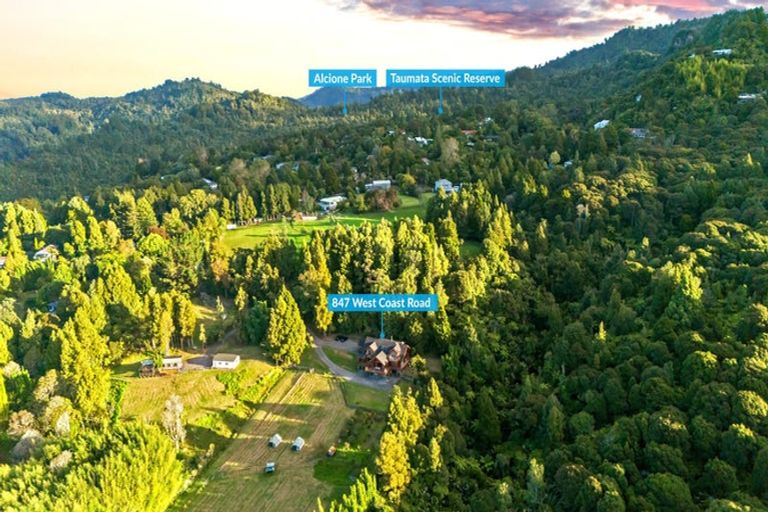 Photo of property in 847 West Coast Road, Oratia, Auckland, 0604