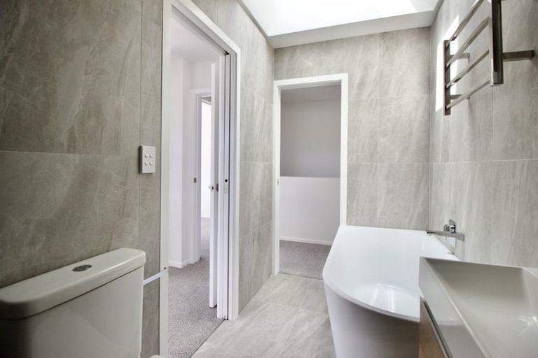 Photo of property in 6/94 Target Road, Totara Vale, Auckland, 0629