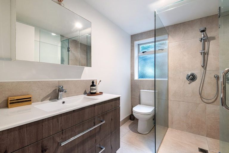 Photo of property in G 01/97 Pupuke Road, Northcote, Auckland, 0627